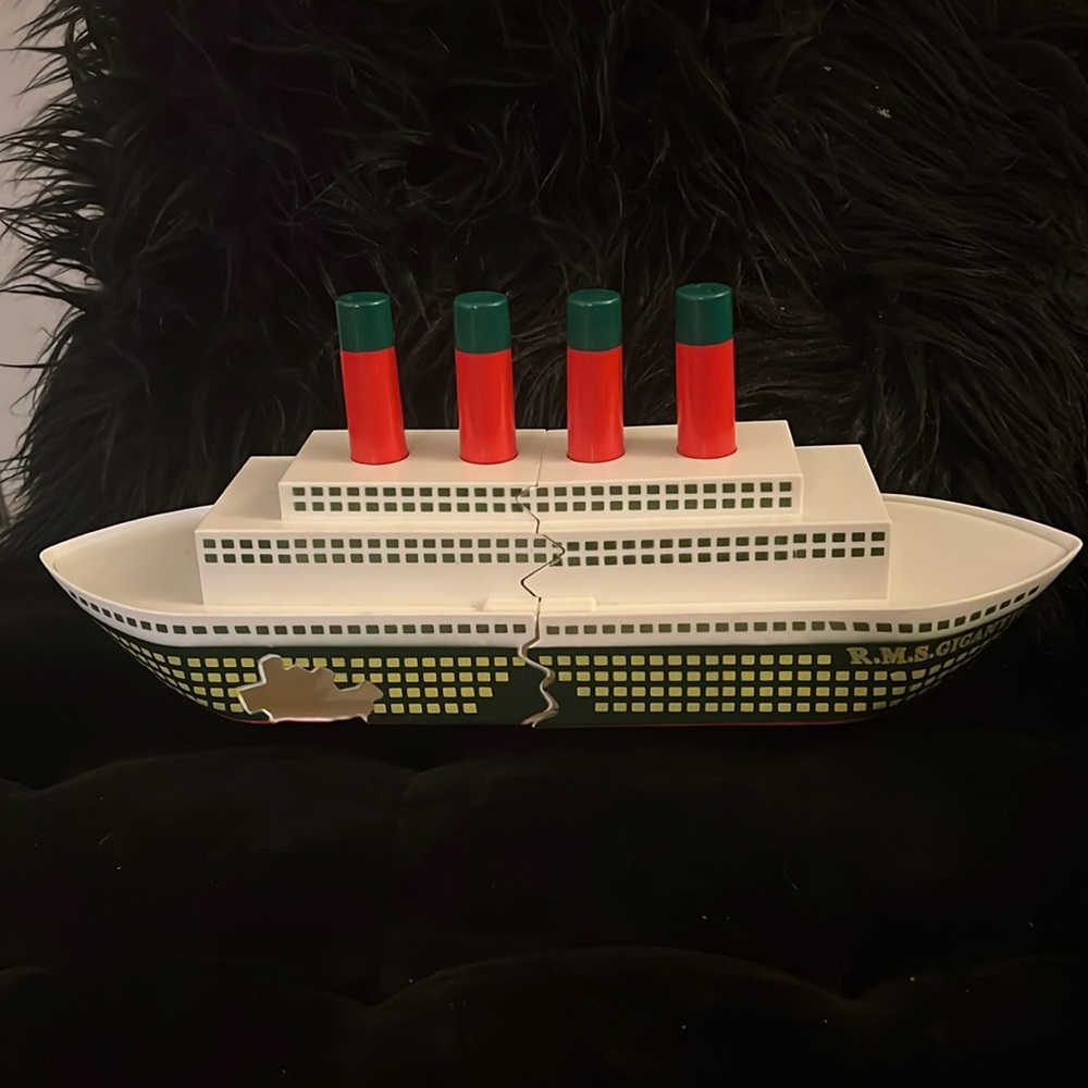 R.M.S. Gigantic Ship Pool Toy